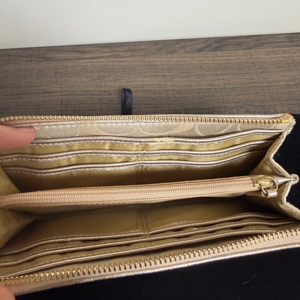 Coach Signature Zip Wallet - Picture 4 of 8